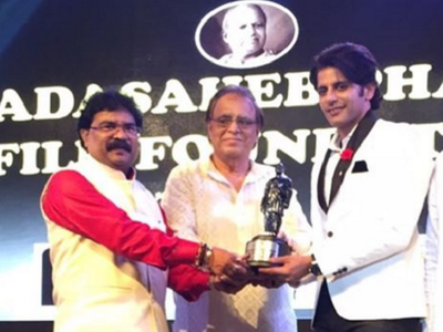 KV recives Dadasaheb falke award